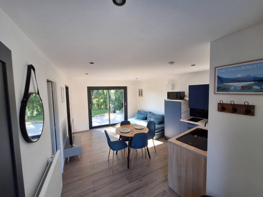 Logement Neuf A 2 Pas Du Lac La Bridoire Exterior photo