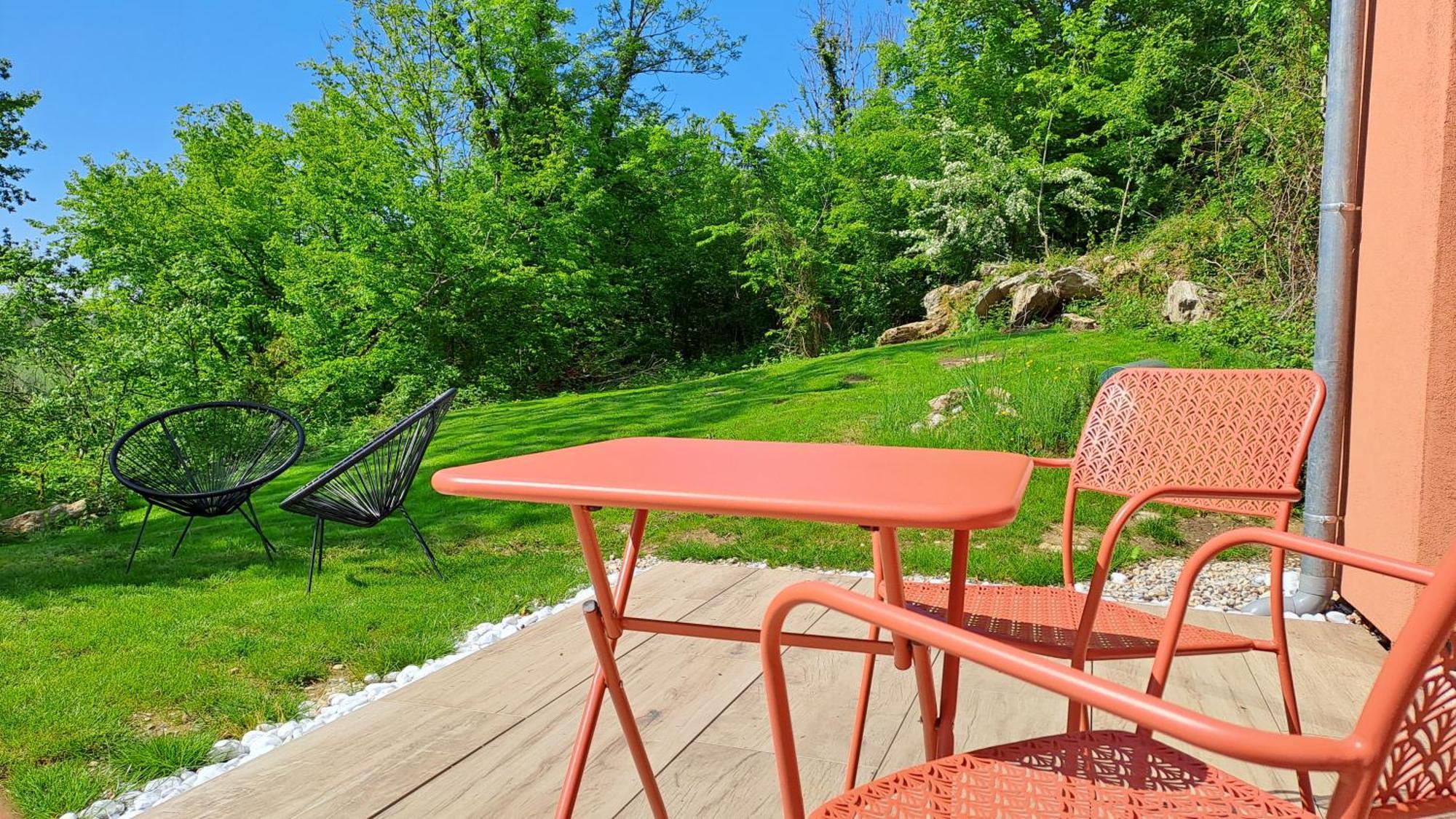 Logement Neuf A 2 Pas Du Lac La Bridoire Exterior photo